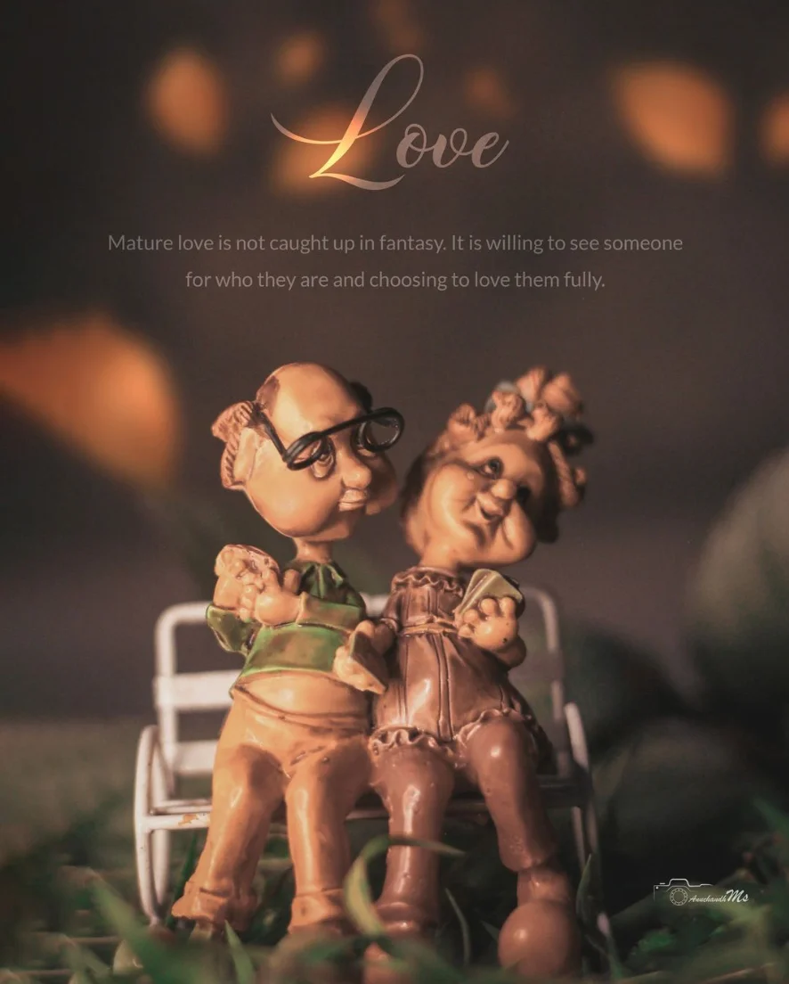 Warmly lit photograph of an elderly couple figurine